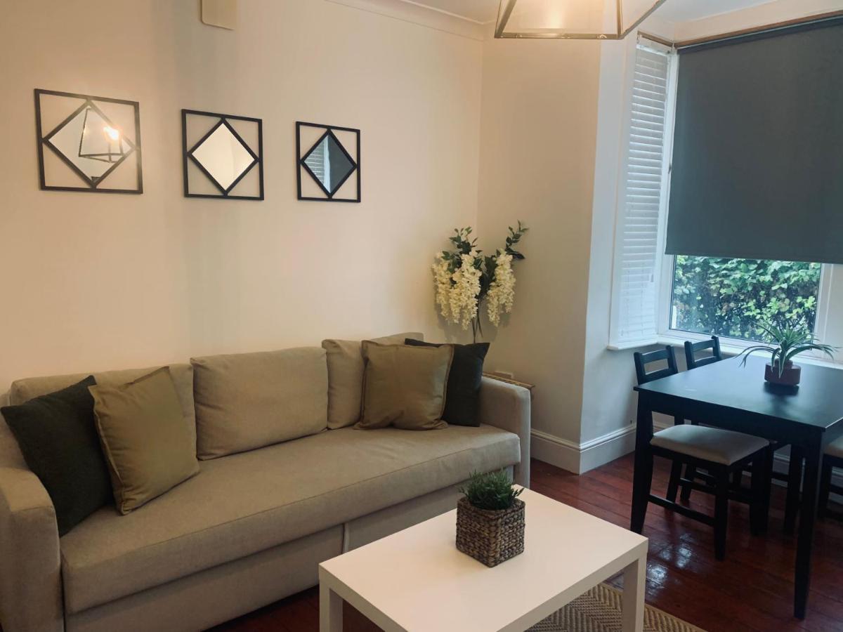 Unique 2 Bedroom Apartment In London/ Excel / Olympic City Close To Central Line Tube Station With Gated Parking Space מראה חיצוני תמונה