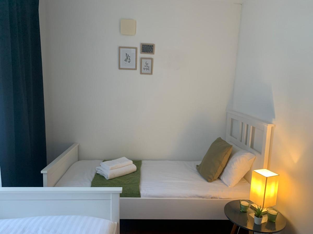 Unique 2 Bedroom Apartment In London/ Excel / Olympic City Close To Central Line Tube Station With Gated Parking Space מראה חיצוני תמונה