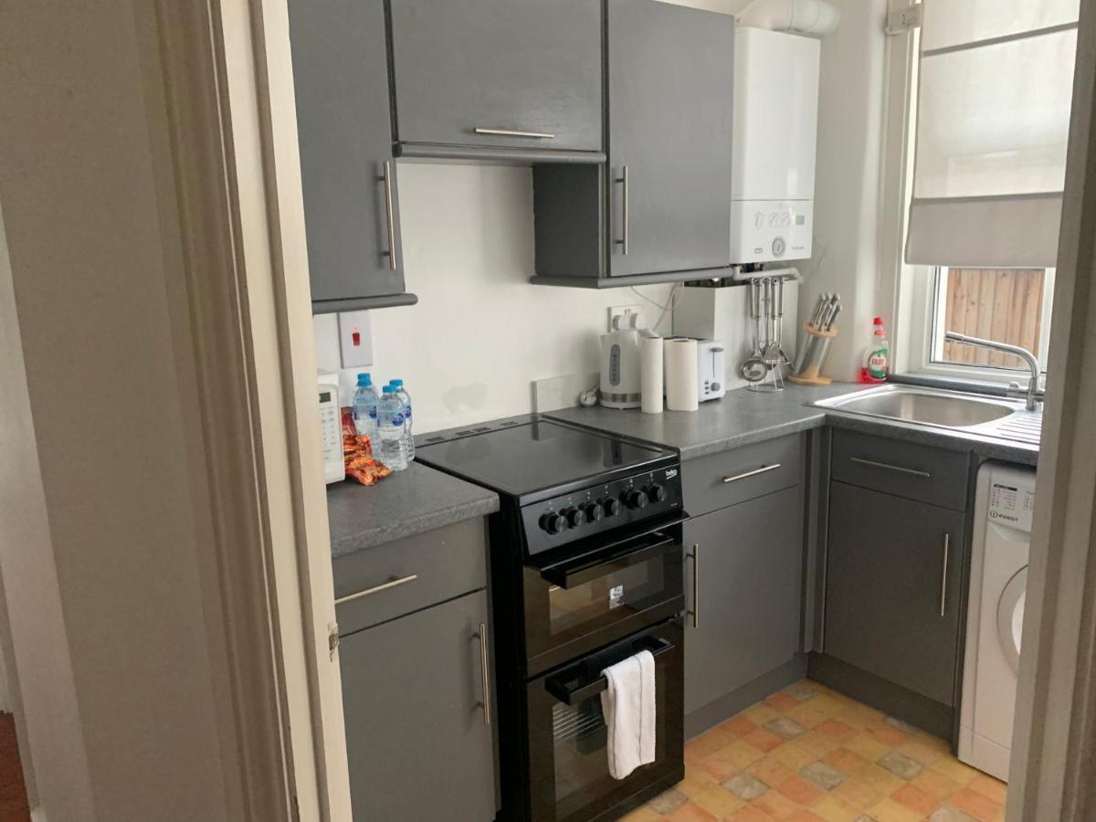 Unique 2 Bedroom Apartment In London/ Excel / Olympic City Close To Central Line Tube Station With Gated Parking Space מראה חיצוני תמונה