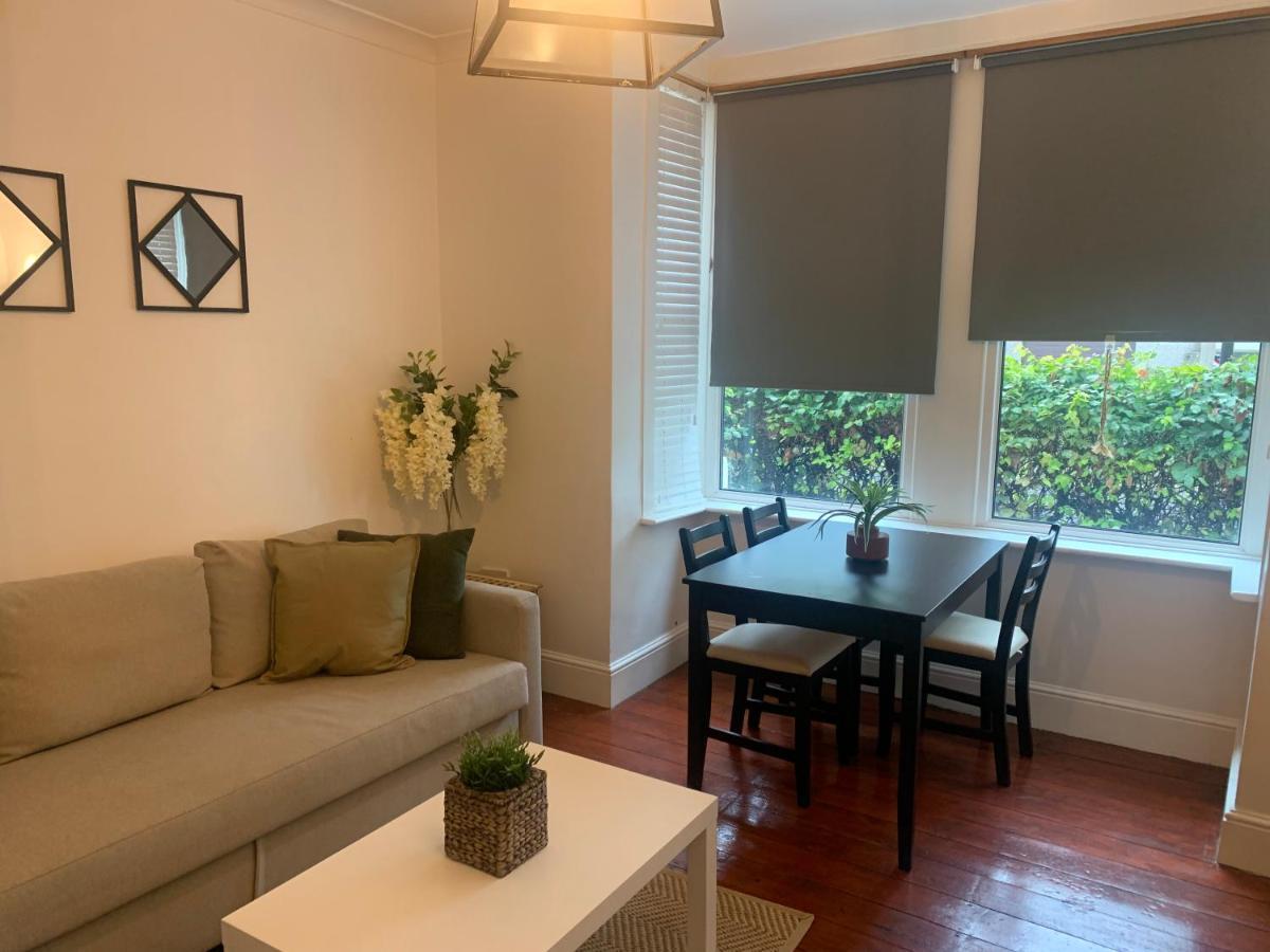 Unique 2 Bedroom Apartment In London/ Excel / Olympic City Close To Central Line Tube Station With Gated Parking Space מראה חיצוני תמונה