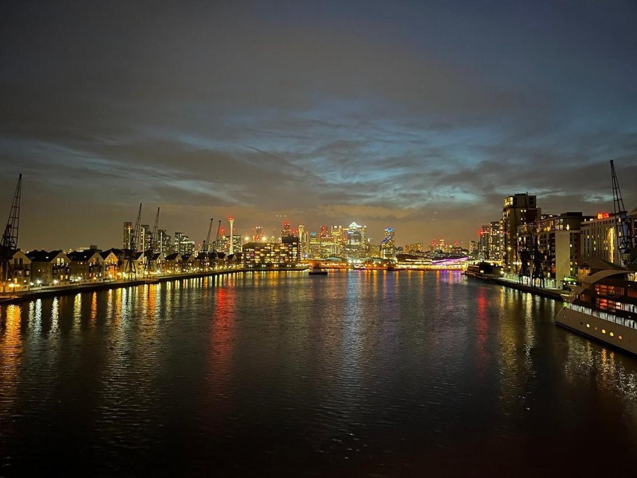 Unique 2 Bedroom Apartment In London/ Excel / Olympic City Close To Central Line Tube Station With Gated Parking Space מראה חיצוני תמונה